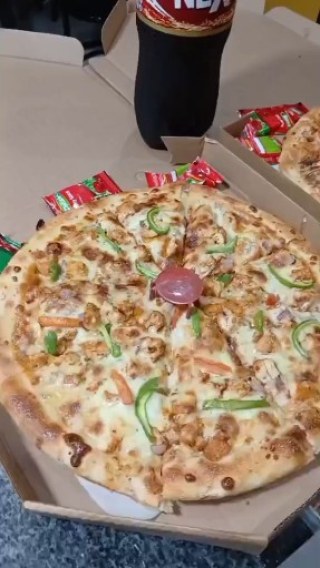 Chicken tikka pizza